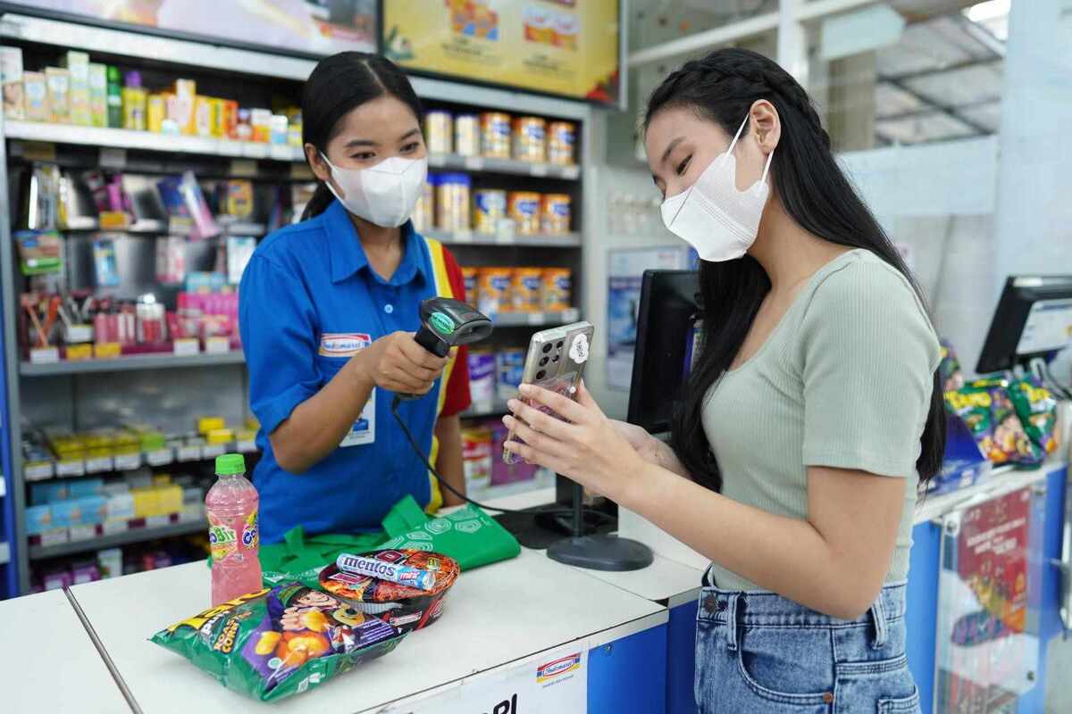 QRIS DANA Indomaret - Bayar Praktis Tanpa Dompet, Dijamin Mudah! 2 QRIS DANA di Indomaret untuk pembayaran digital yang mudah