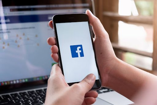 Ilustrasi Keuntungan Memasang Iklan di Marketplace Facebook