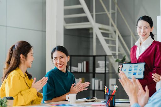 Tampilan tombol publikasi iklan di Facebook Marketplace
