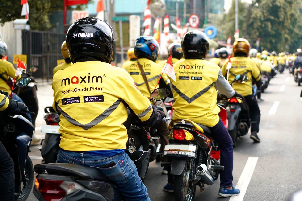 Maxim Aplikasi Transportasi Online menawarkan layanan ojek dan taksi dengan harga transparan
