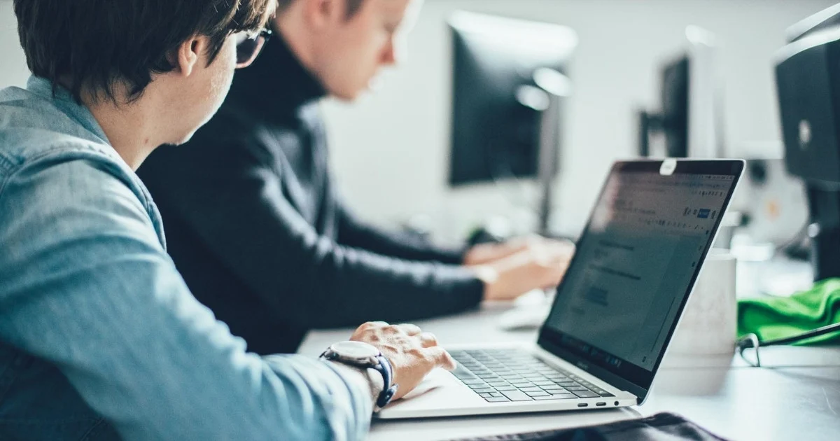 Shopify Plus vs SAP Commerce Cloud: Solusi eCommerce Enterprise Terbaik? 2 Perbandingan fitur Shopify Plus dan SAP Commerce Cloud untuk e-commerce