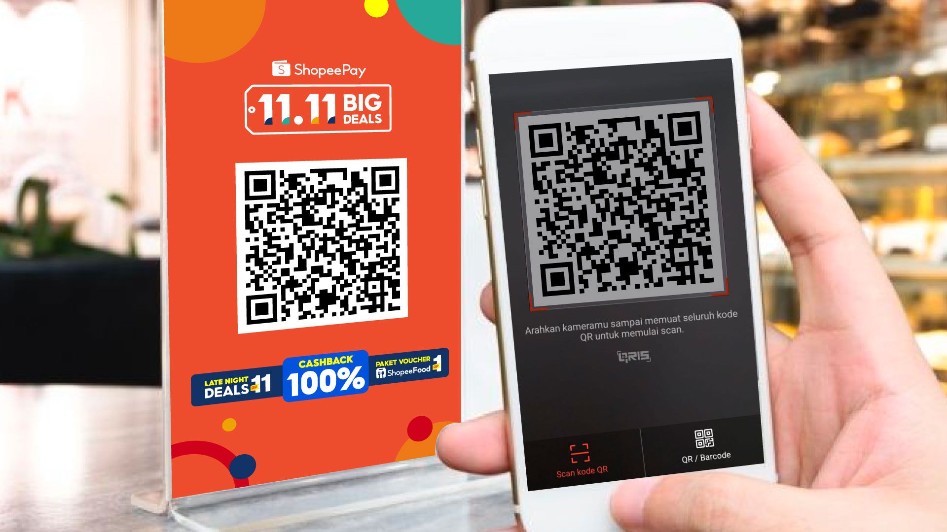 ShopeePay di Luar Negeri - Belanja & Traveling Makin Praktis dengan QRIS Cross-Border! 2 Pengguna melakukan pembayaran menggunakan ShopeePay di luar negeri