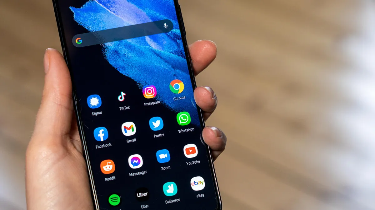 HP Android Tetap Ngebut - Ilustrasi smartphone yang dioptimalkan