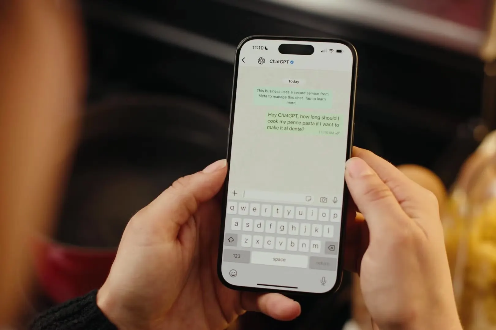 Tangkapan layar antarmuka WhatsApp menunjukkan opsi untuk menjadwalkan pesan