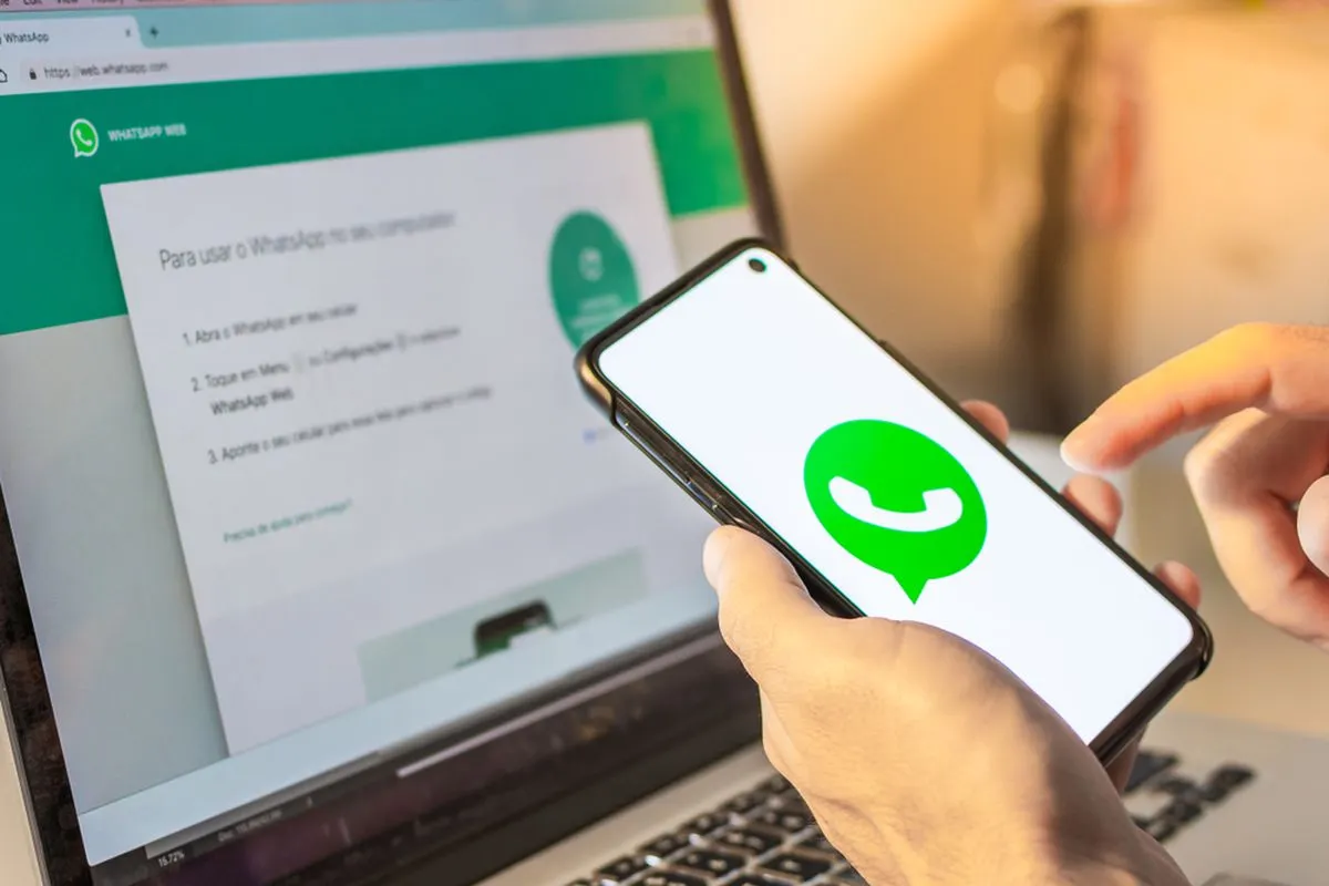 ilustrasi fitur resume whatsapp menyambungkan chat android ke windows 11