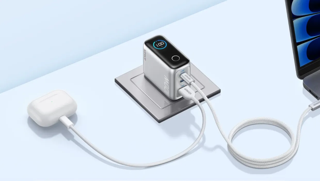 Anker Smart Display B121B charger dengan layar pemantau real-time