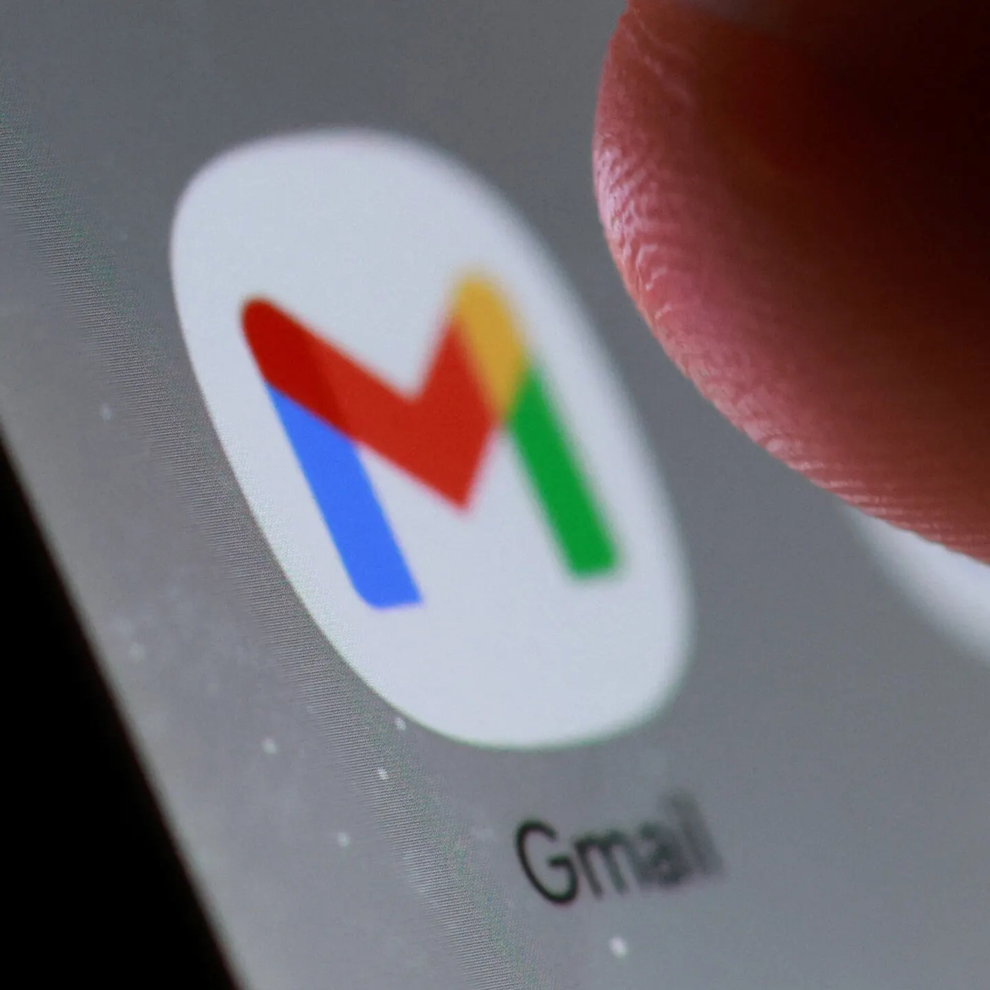 Ilustrasi email mencurigakan dari pengirim tidak dikenal yang mencoba melakukan phishing