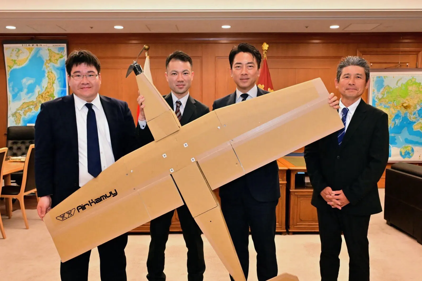 Drone Kardus AirKamuy 150 - Inovasi Militer Jepang yang Revolusioner 3 Perakitan drone AirKamuy 150 yang mudah dan cepat
